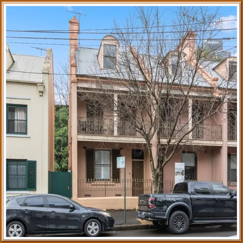 Spacious Inner-City House with Balcony Views 호텔 이미지