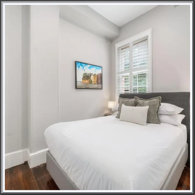 Spacious Inner-City House with Balcony Views 호텔 내부 이미지