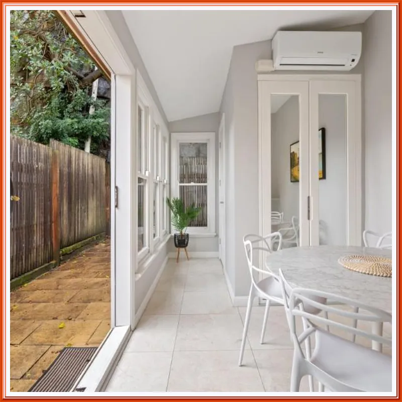 Spacious Inner-City House with Balcony Views 호텔 이미지