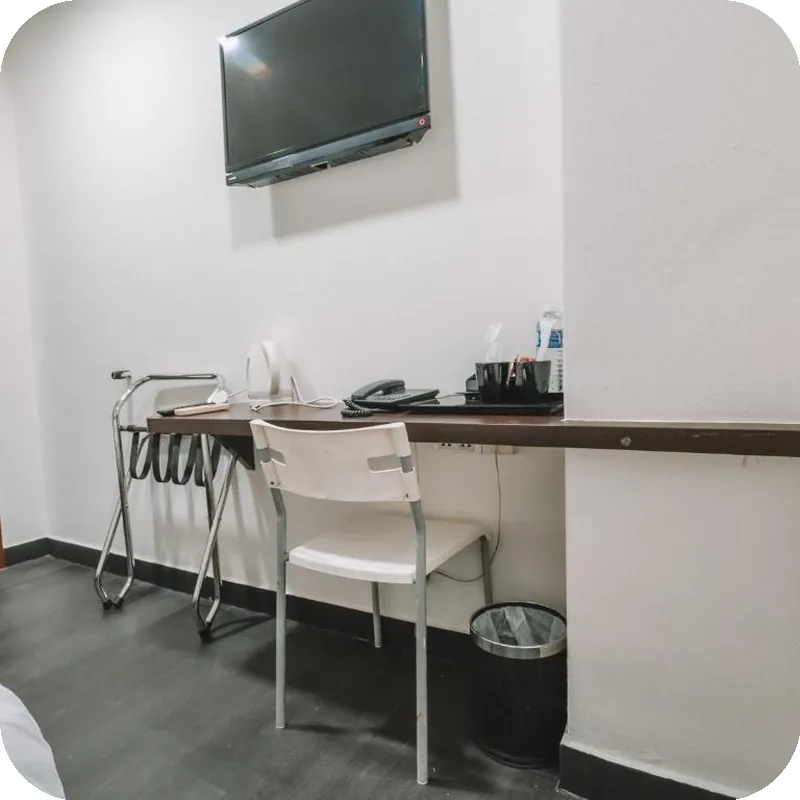 A Hotel Desker 호텔 내부 이미지